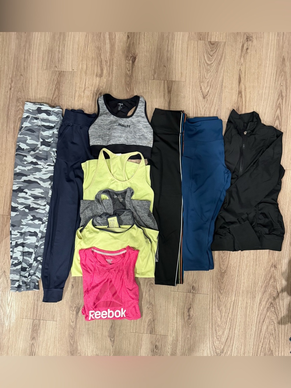 10pc Women’s M (6-8) Activewear Bundle ZYIA Reebok Hurley Joggers Leggings Tanks - Picture 11 of 11